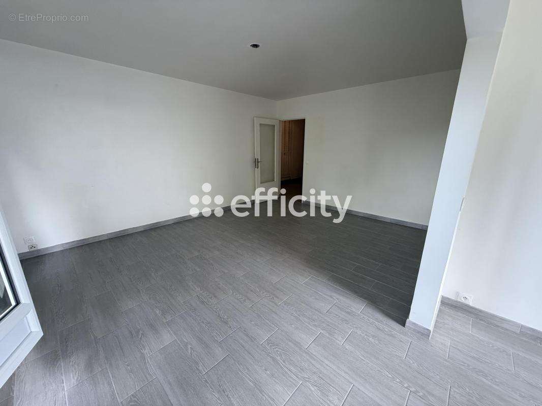 Appartement à MAGNY-LES-HAMEAUX
