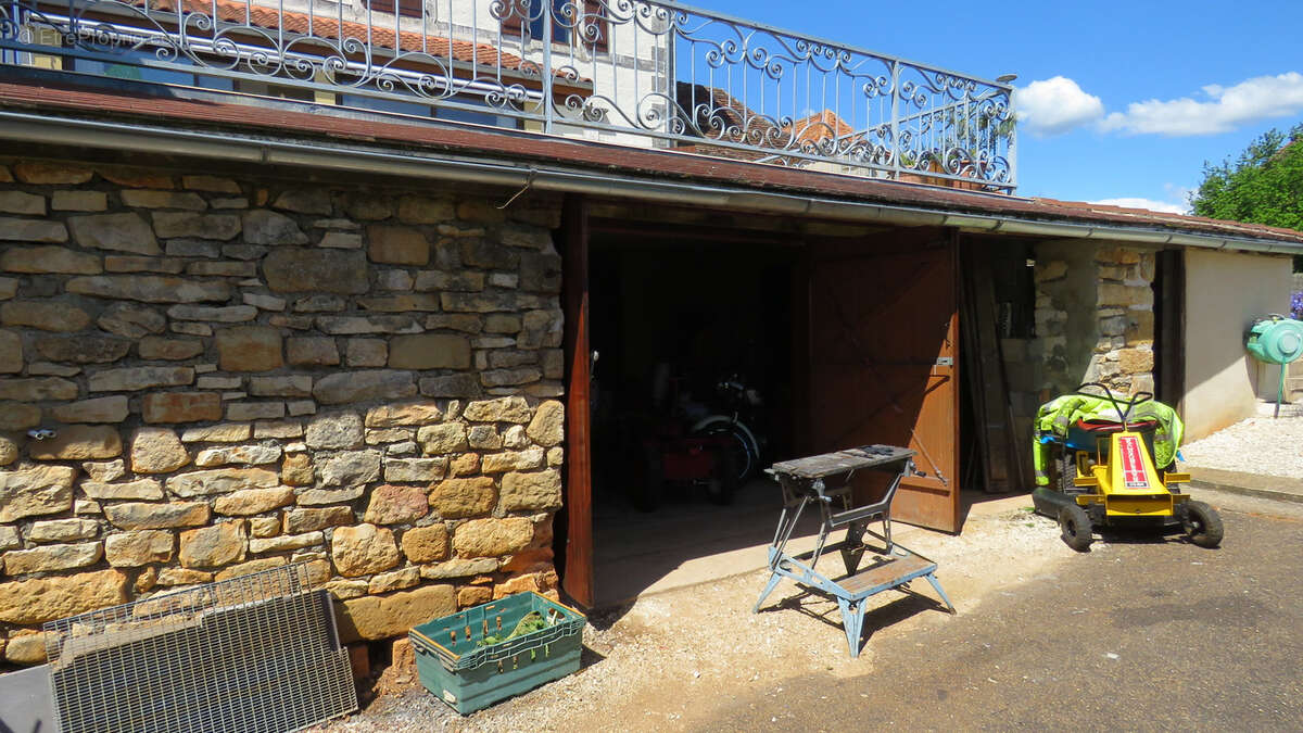 Maison à SAINT-JORY-LAS-BLOUX