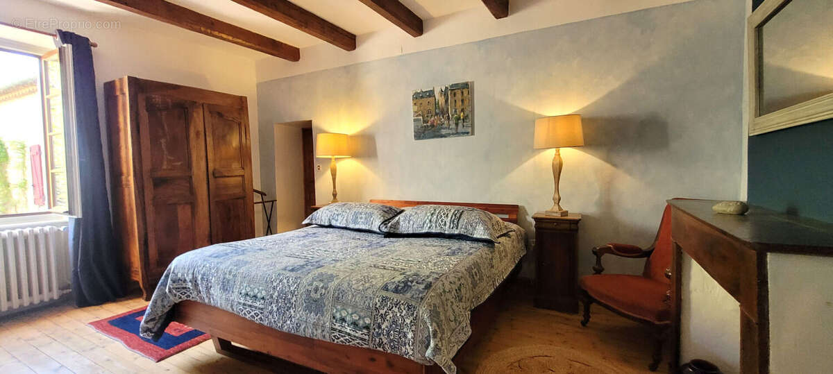 A vendre Mas rénové 5 chambres avec gîte 4 pers et piscine sur 1,5ha de terrain - photo 9
