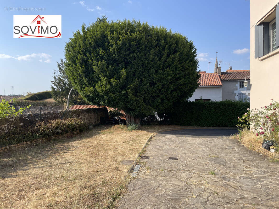 Rare en centre ville, maison familliale avec vue, dépendances et terrain clos de 817 m2. - photo 25