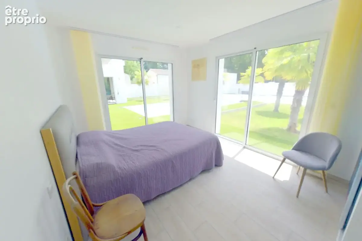 Maison 144 m² à Saint-Sulpice-De-Royan  - photo 8