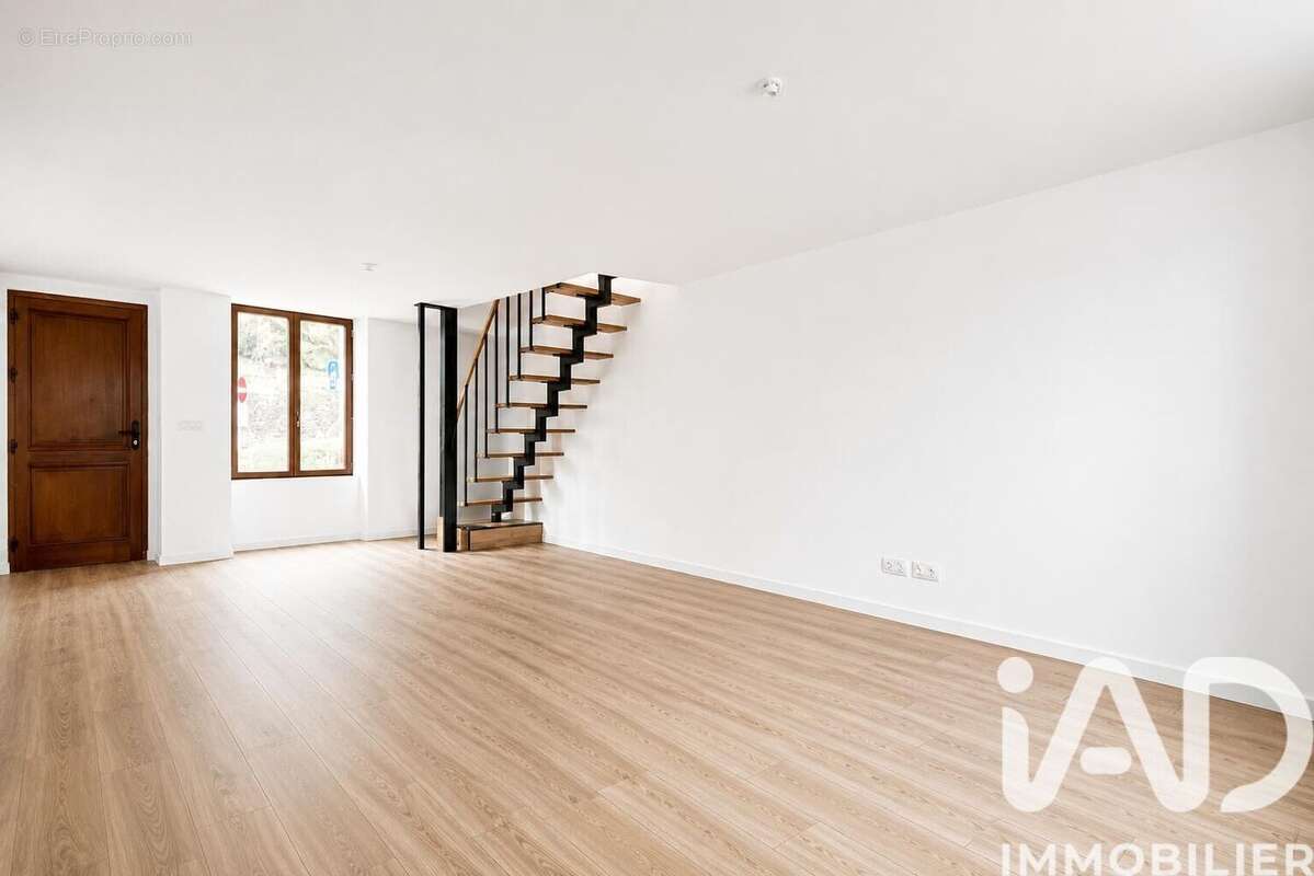 Maison 112 m² à Breuillet  - photo 2