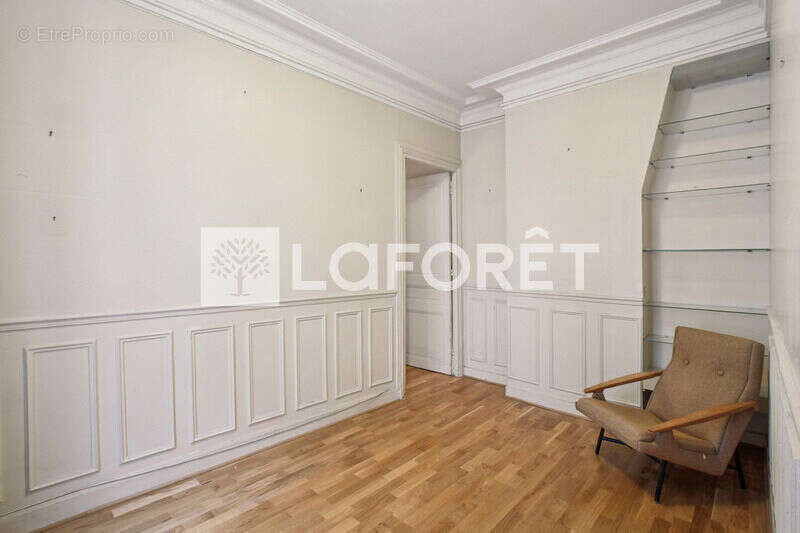 Trois pièces 46m² à rénover - Gros Caillou / Saint Dominique - photo 9