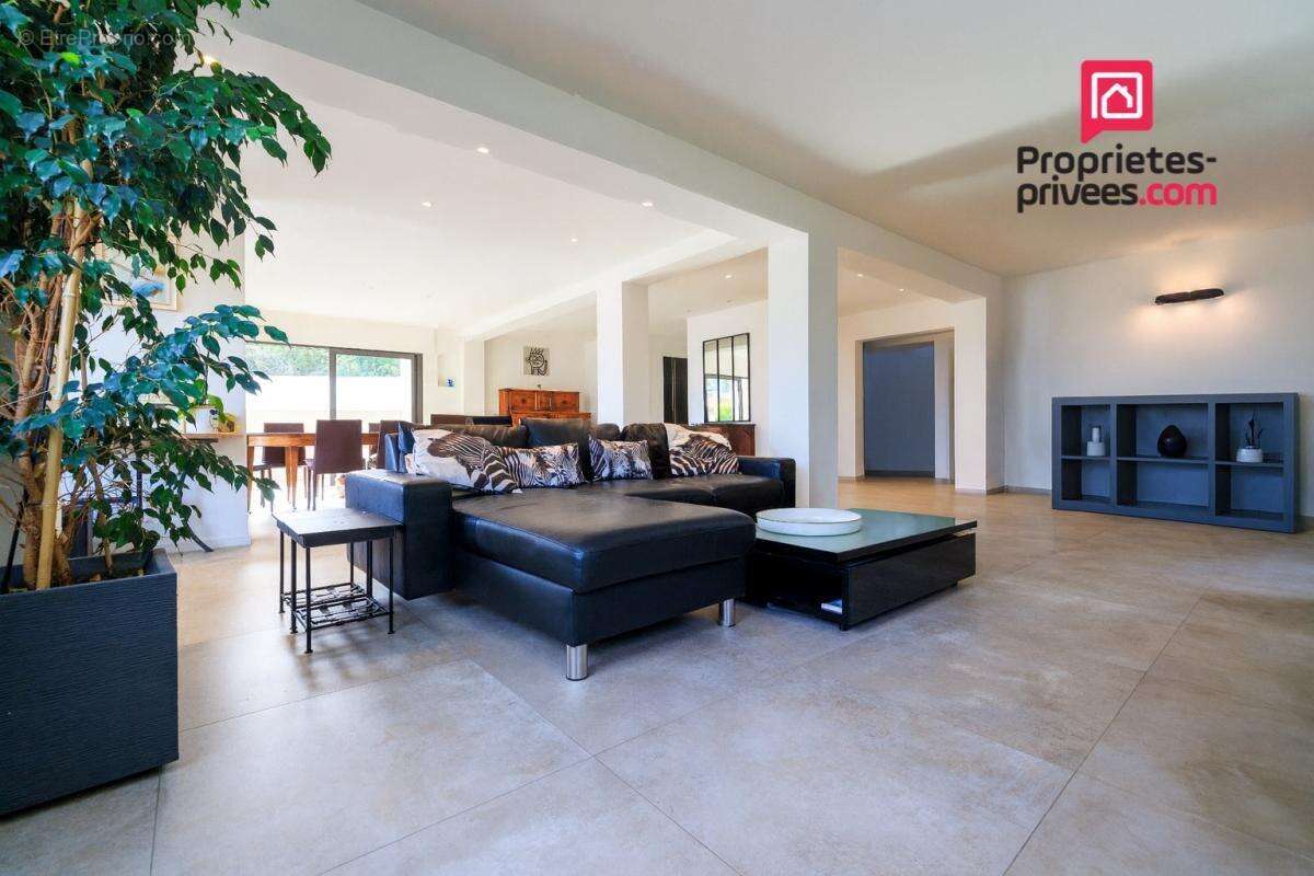 Maison à LES ISSAMBRES