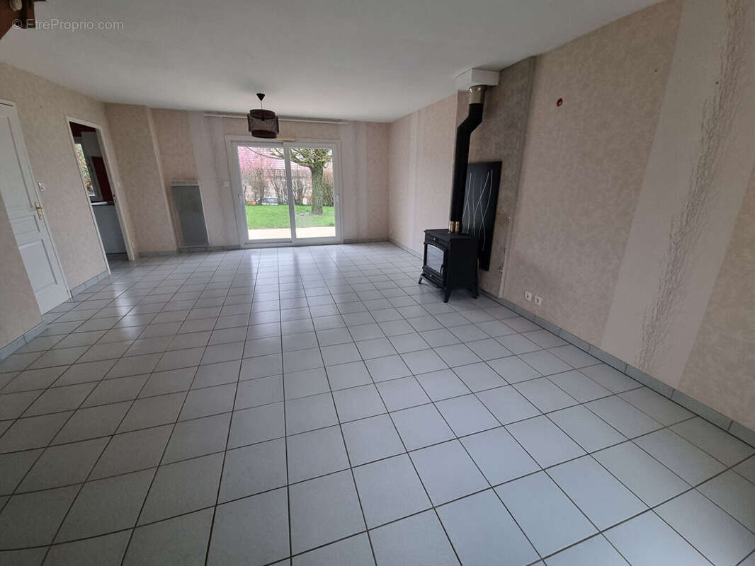 Maison à VARENNES-VAUZELLES