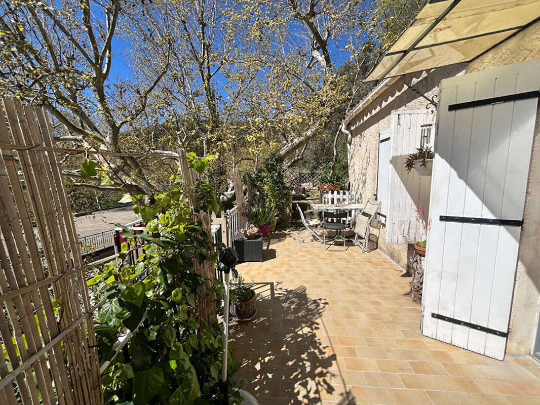 Appartement à FONTAINE-DE-VAUCLUSE