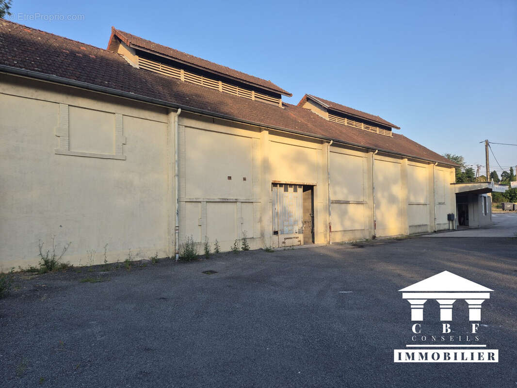 Commerce 408 m² à Montceau-Les-Mines  - photo 4