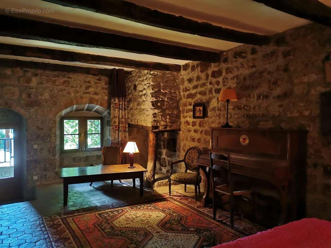   - Maison à ANTRAIGUES-SUR-VOLANE