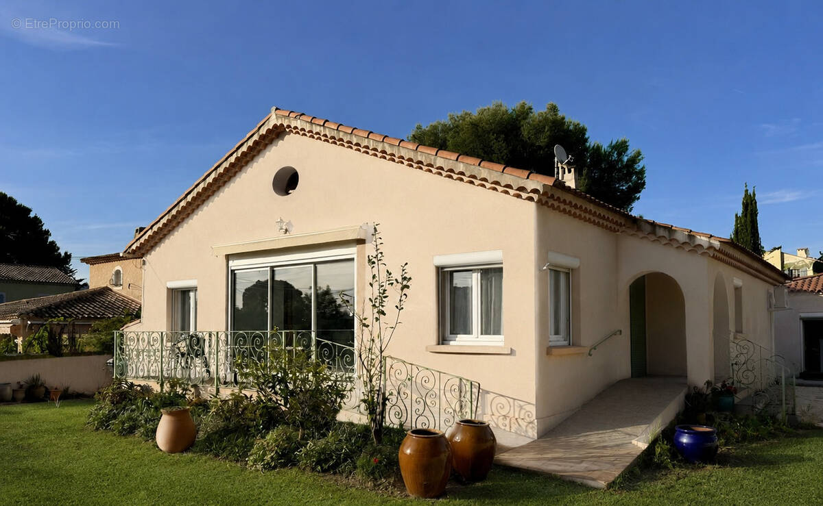 Maison à SAINT-CYR-SUR-MER