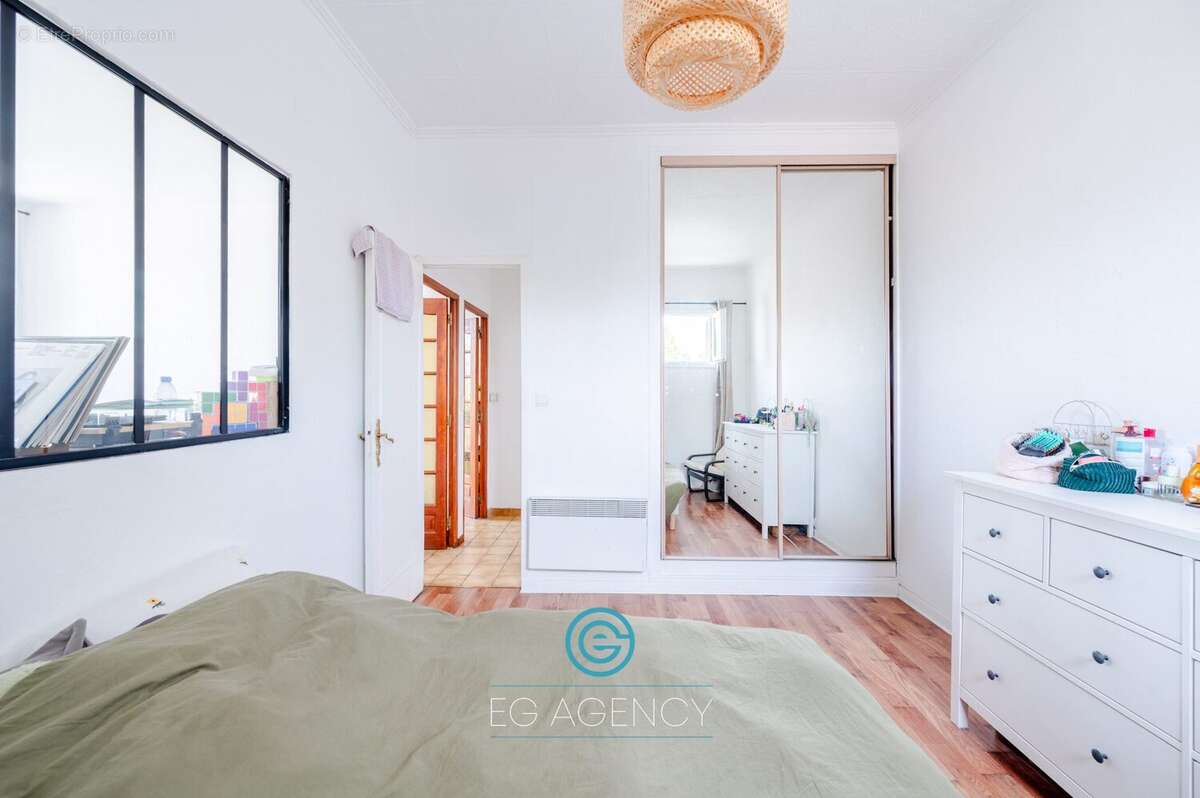 Appartement à MARSEILLE-4E