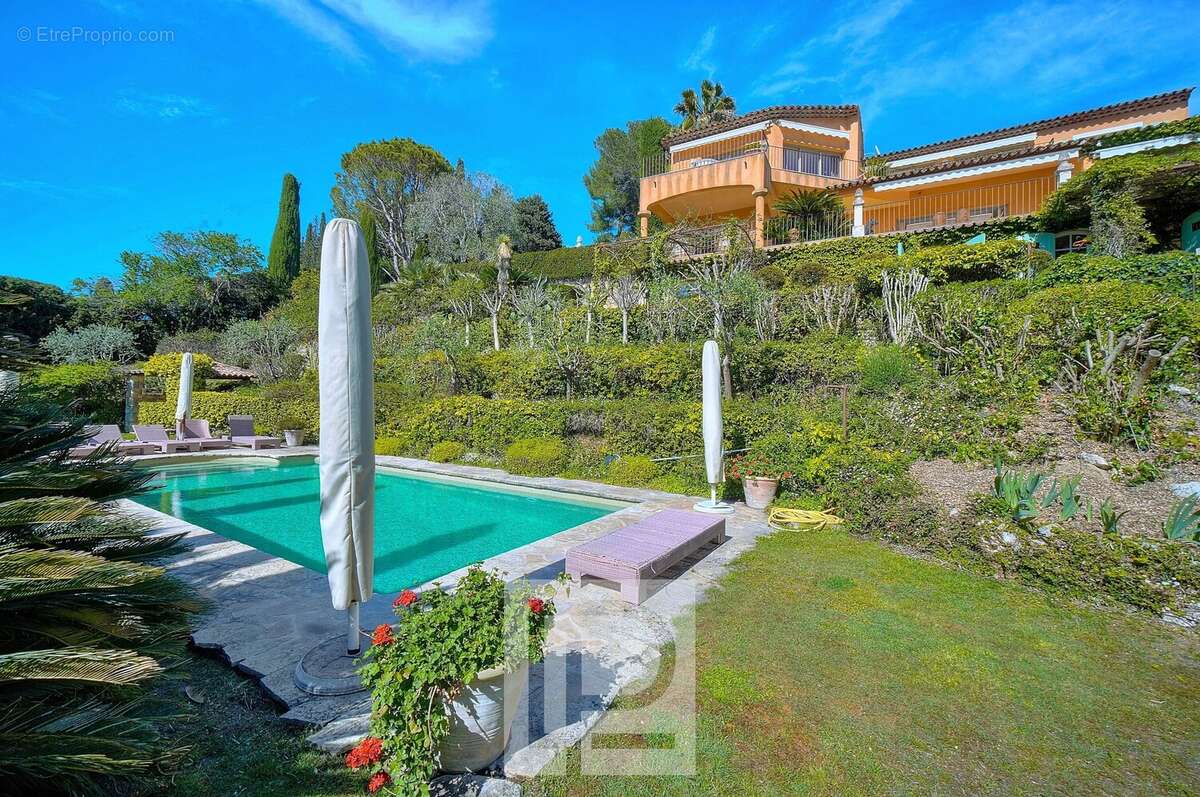Mougins Village - Propriété de charme avec vue panoramique sur la mer jusqu'à l'arrière-pays - photo 20