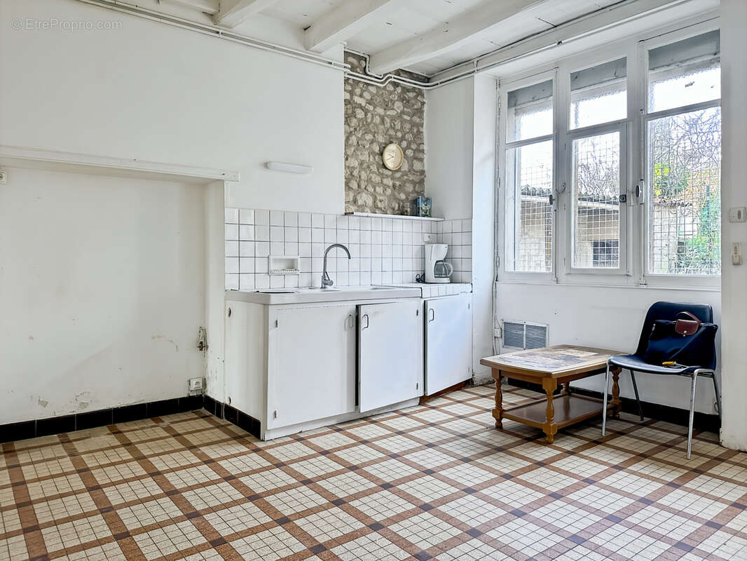 Maison à BARBEZIEUX-SAINT-HILAIRE