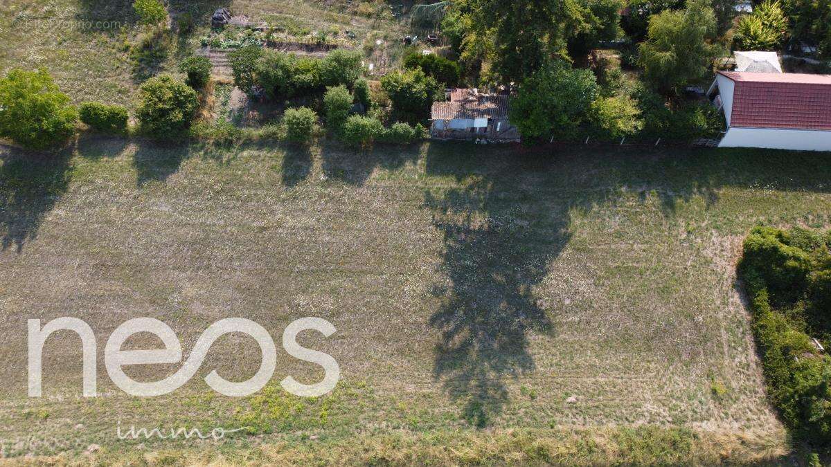 Terrain à MEHUN-SUR-YEVRE