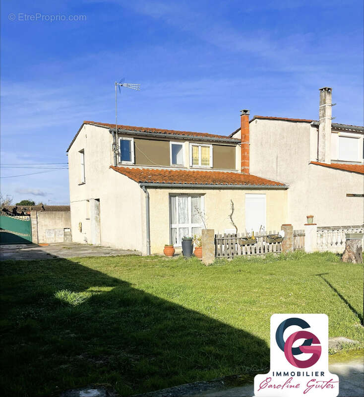 Maison à LA TOUR-DU-CRIEU