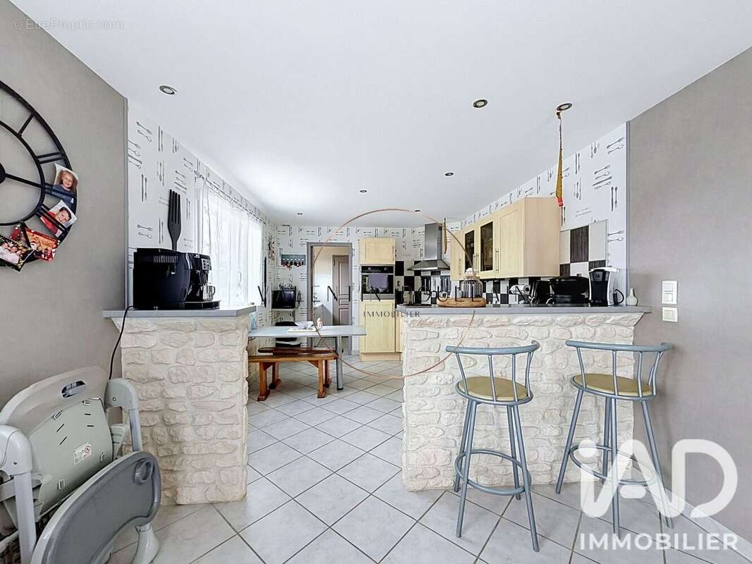 Maison 143 m² à Le Mesnil-Angot  - photo 8