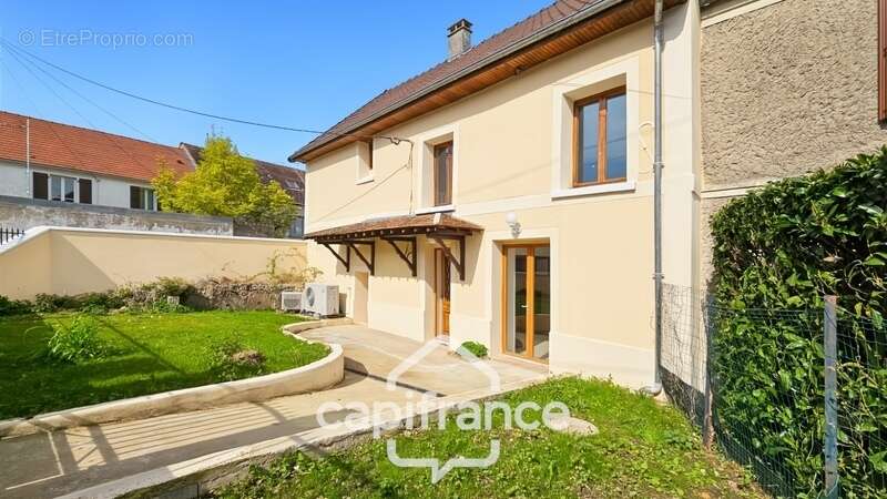 Maison familiale proche Dammartin-en-Goële entièrement rénovée- 115 m² -jardin-Au calme - photo 11
