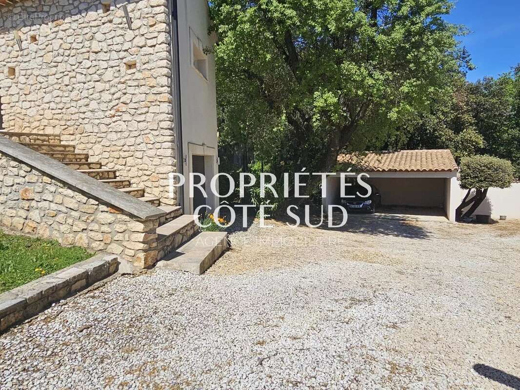 Maison à SAINT-LAURENT-DES-ARBRES