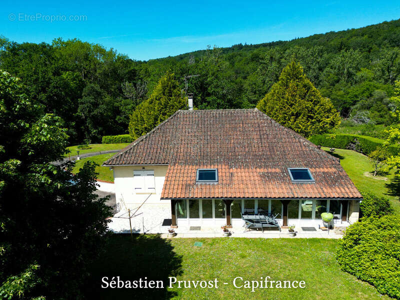 Maison à SAINT-PARDOUX-LA-RIVIERE