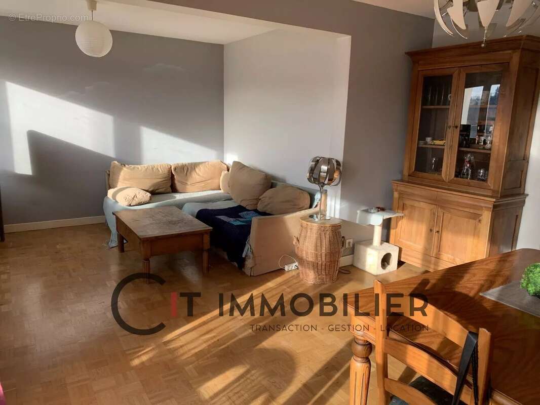 Appartement à LA TOUR-DU-PIN