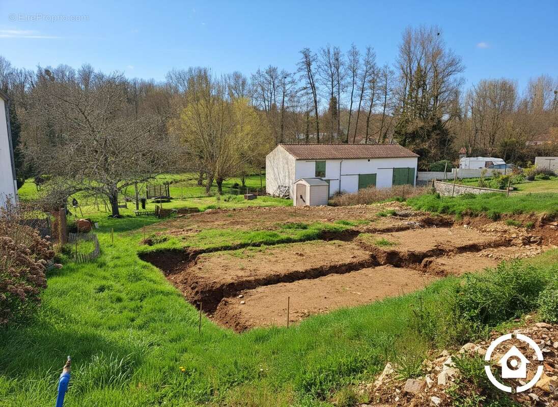 Terrain à SAINT-SAUVANT