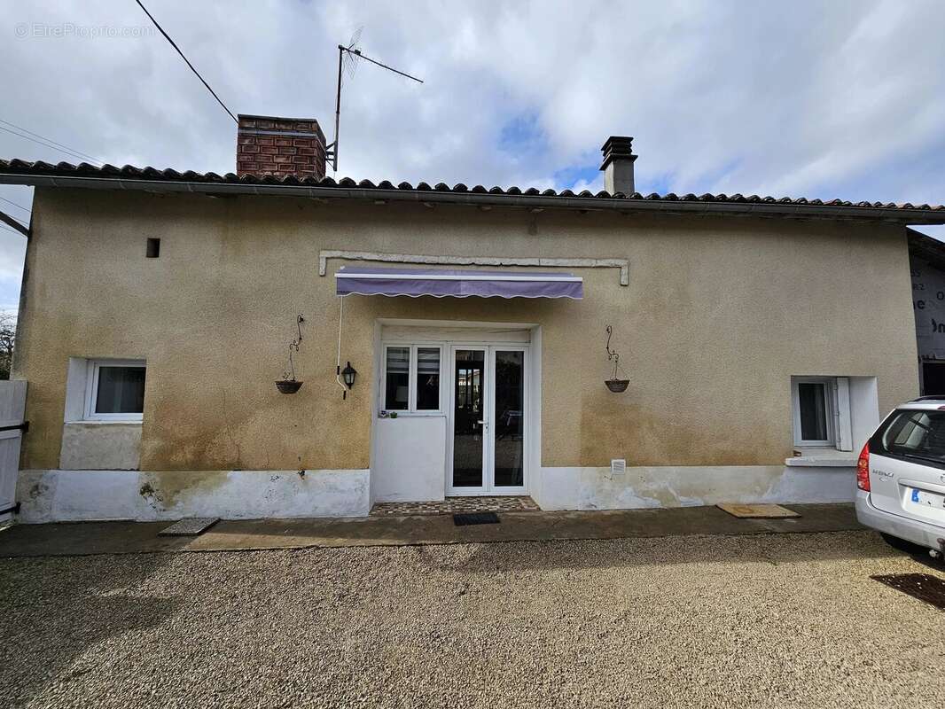 Maison à CHASSENEUIL-SUR-BONNIEURE