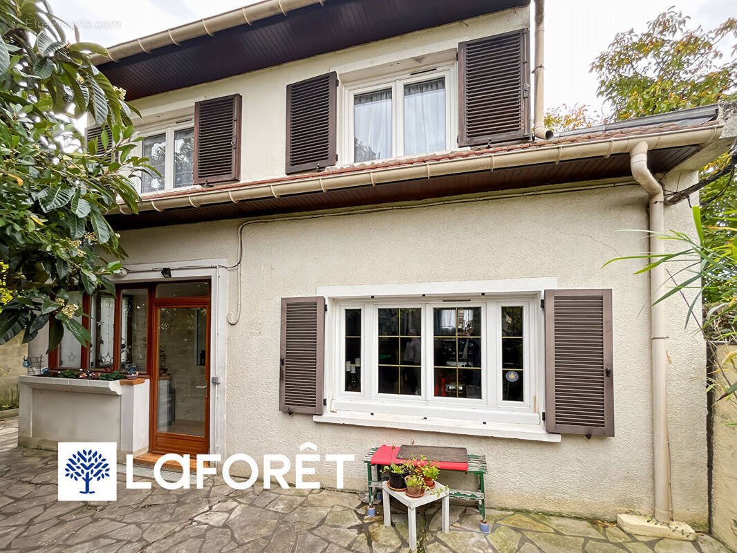 Maison à SAINTE-GENEVIEVE-DES-BOIS