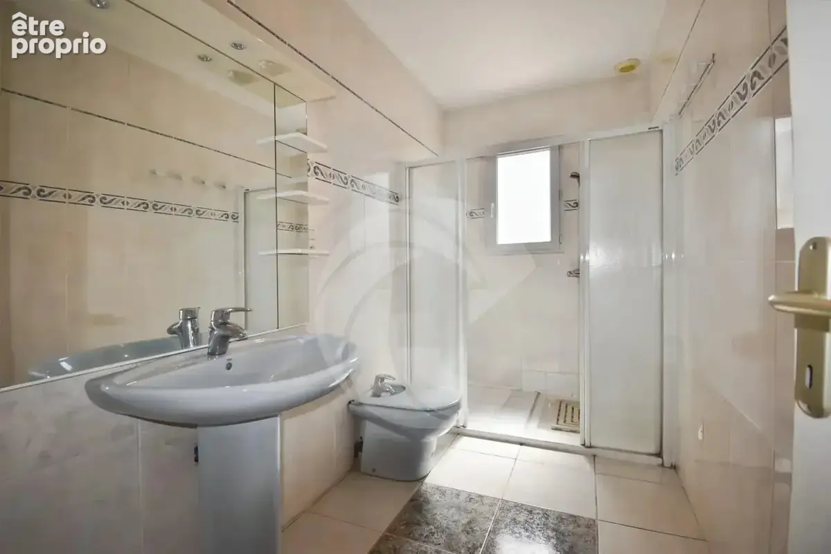 Maison T5 de 2003 avec sous-sol complet et grand terrain à Mirabel - photo 9