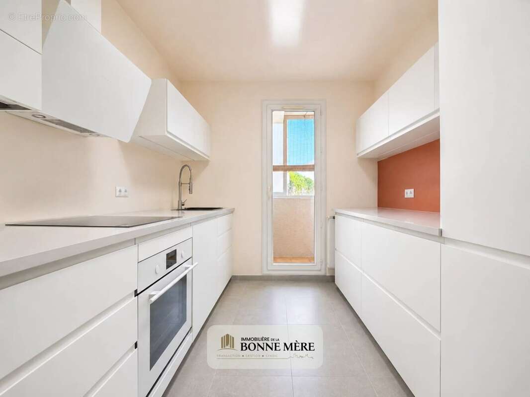 Appartement 90 m² à Marseille-11e  - photo 4