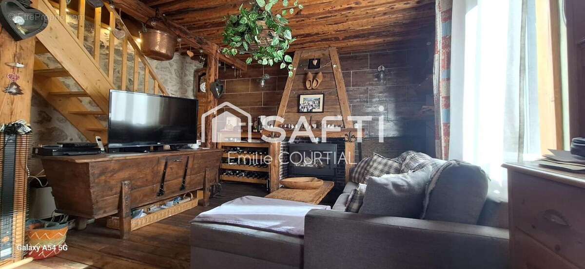 Photo 2 - Appartement à SAINT-MARTIN-DE-QUEYRIERES