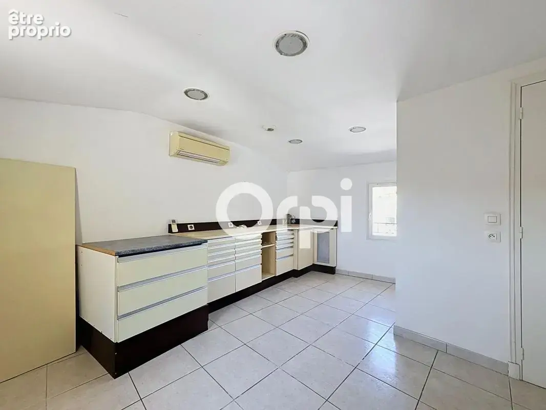 Local Professionnel à vendre - Lumineux - Ascenseur & Climatisation - Centre Roquebrune sur Argens - photo 5