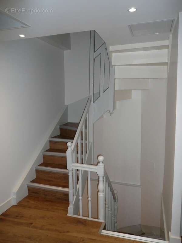  COGNAC Rue Piétonne IMMEUBLE de RAPPORT Local Commercial et Appartement  - photo 25