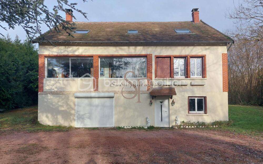 Maison à FONTAINE-LA-GAILLARDE