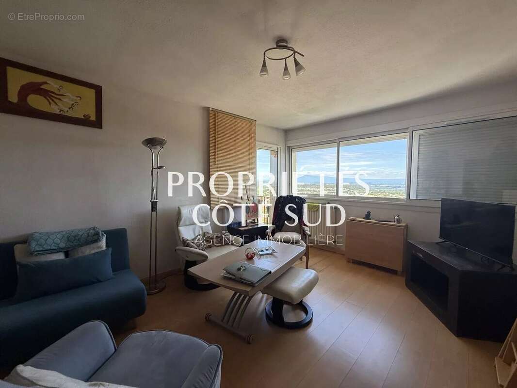Appartement à VILLENEUVE-LES-AVIGNON