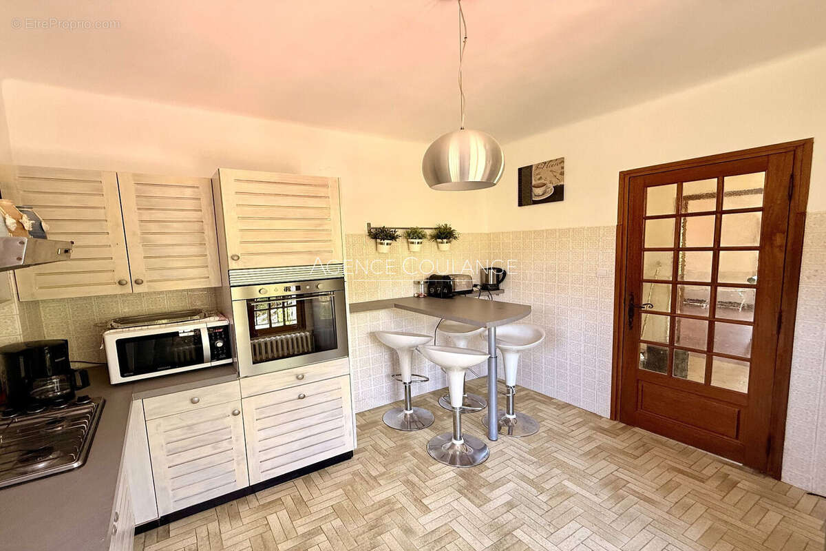 Maison 161 m² à Saint-Cyr-Sur-Mer  - photo 4