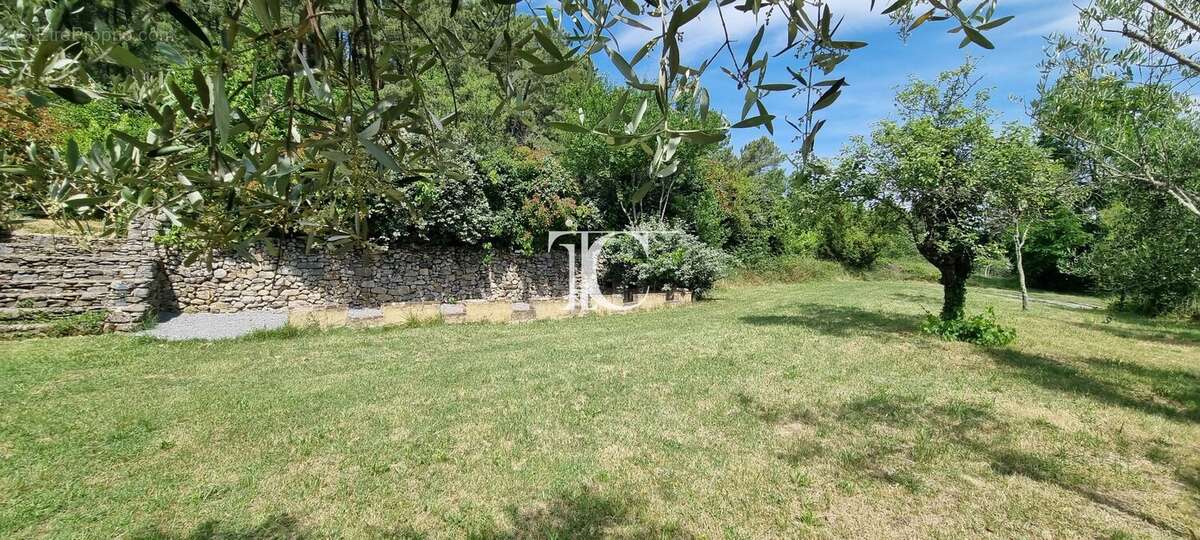 Propriété de caractère composée de trois logements indépendants avec piscine et potentiel de développement - photo 18
