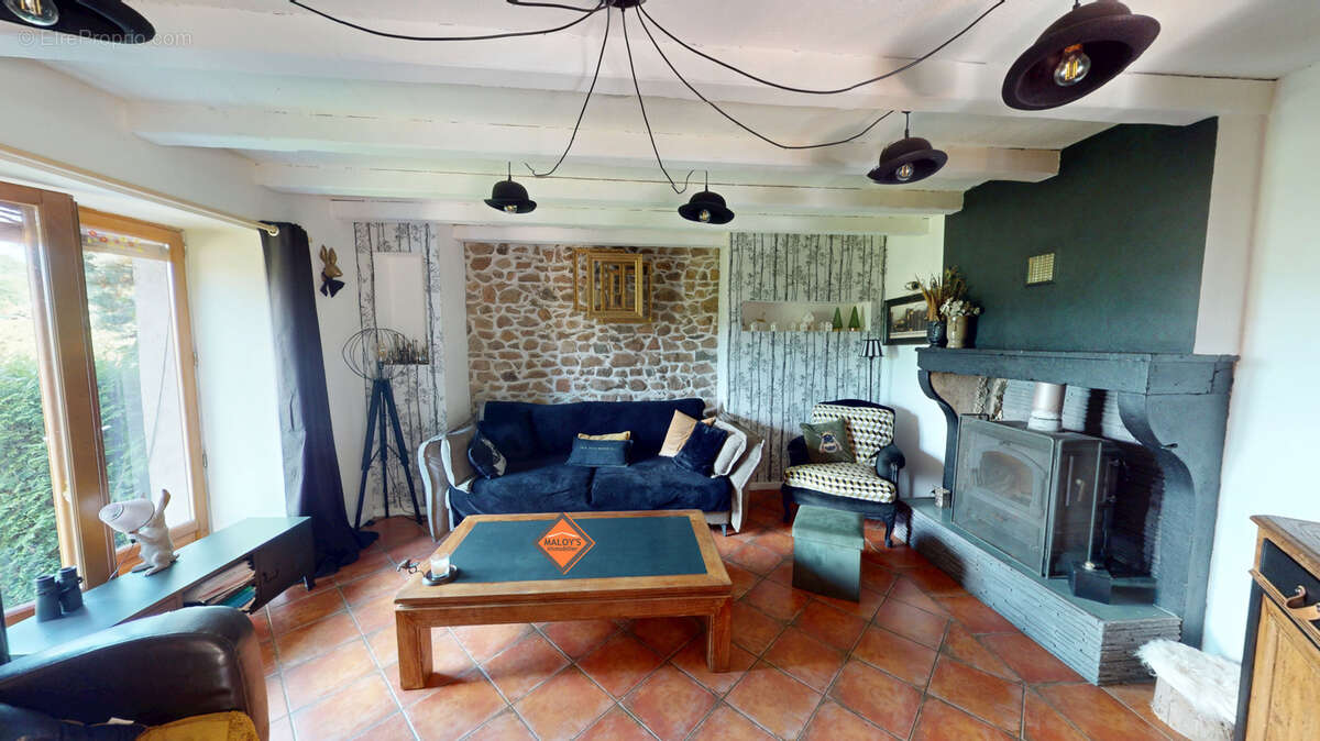 Maison à SAINT-JUST-D&#039;AVRAY