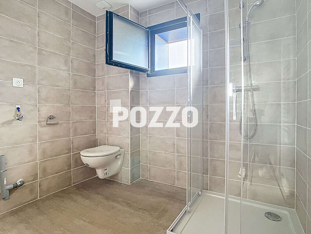 Appartement à DONVILLE-LES-BAINS