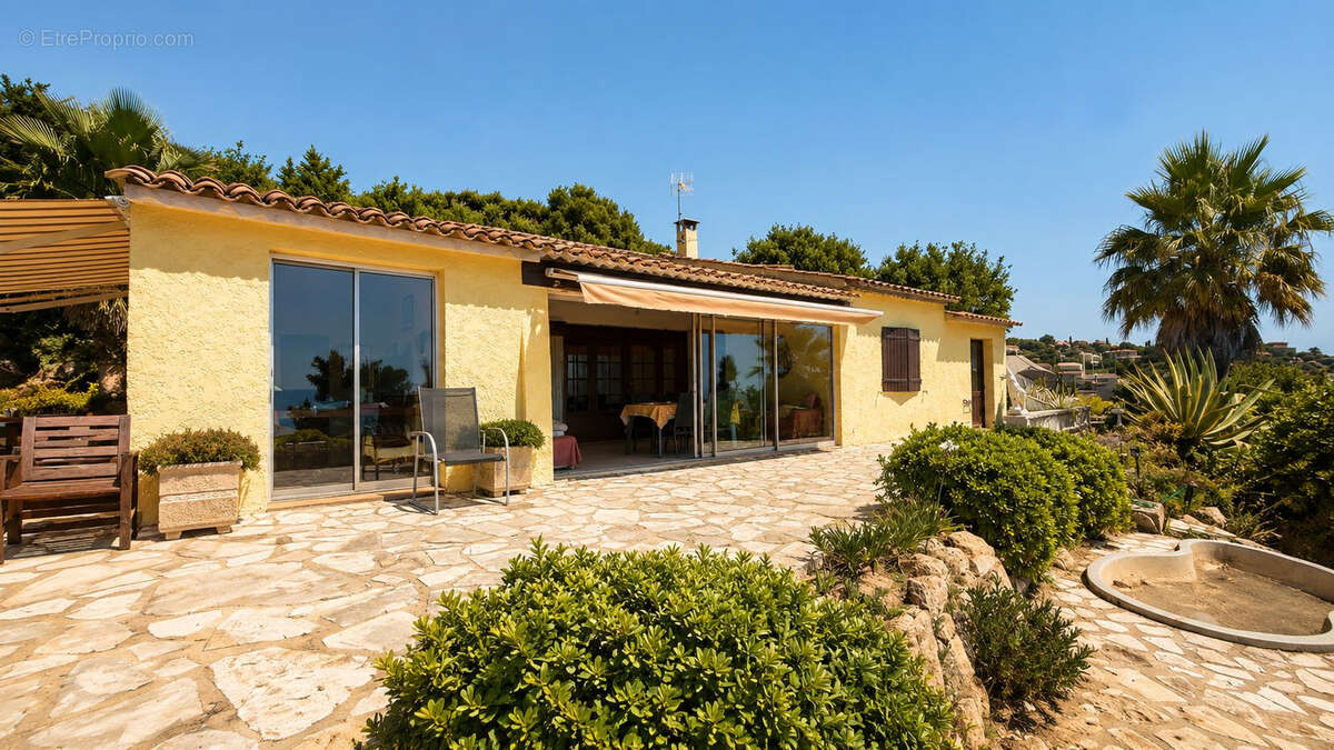 Maison à LES ISSAMBRES