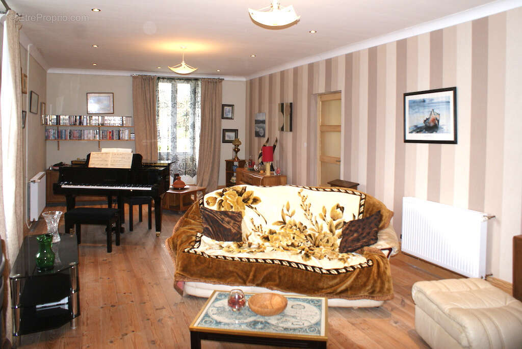 Maison à BAIGNES-SAINTE-RADEGONDE