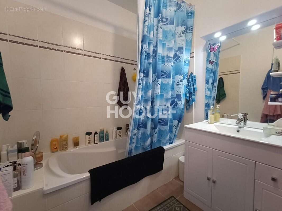 Charmante Maison à Vendre à Saint Georges d'Oléron - Idéale pour Résidence Secondaire ! - photo 5