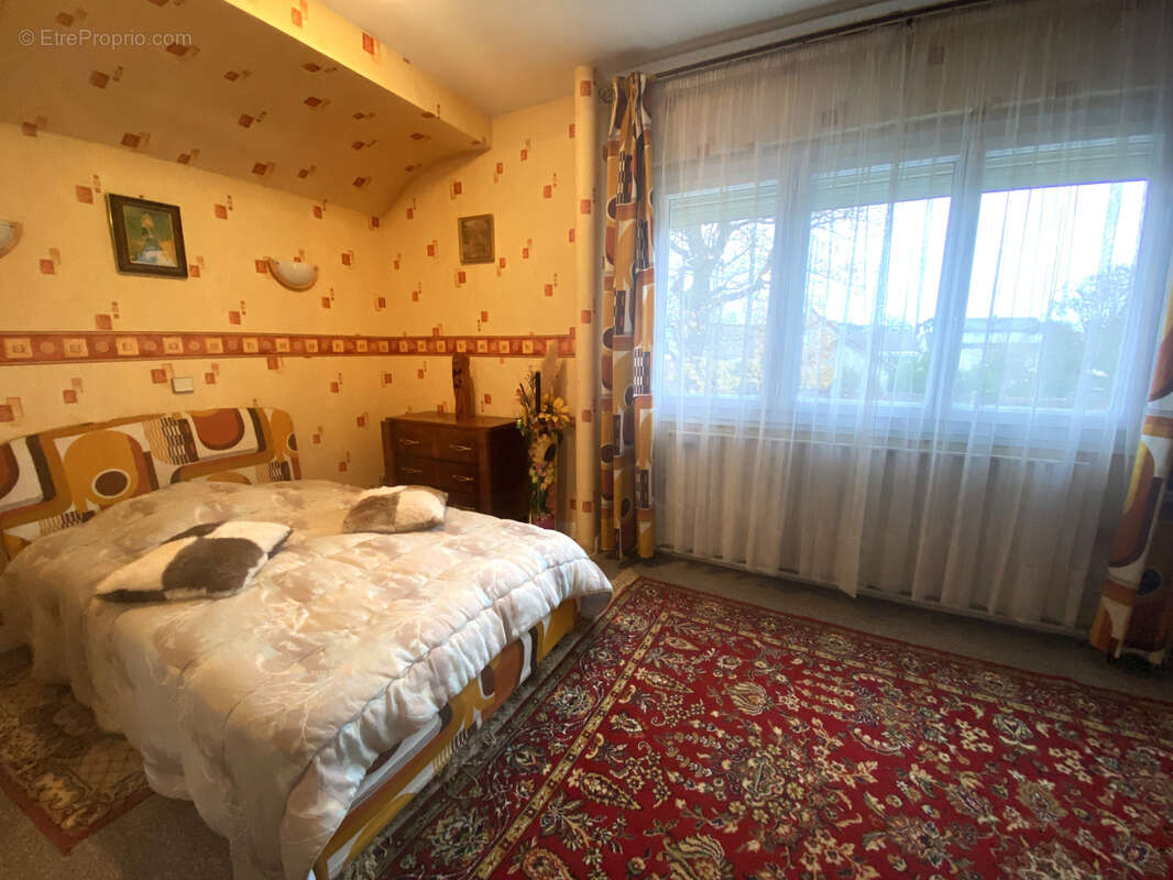 Maison à SAINTE-GENEVIEVE-DES-BOIS