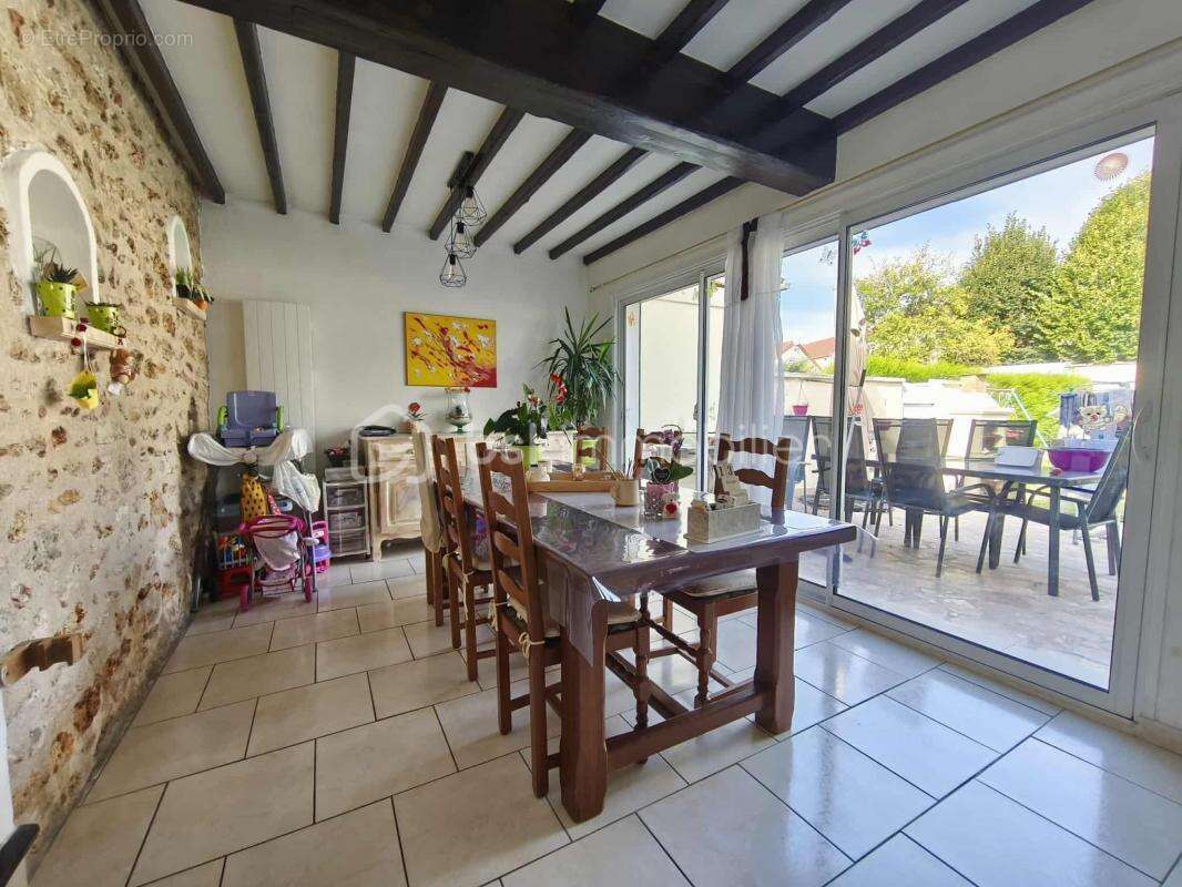 Maison de 150 m², 3 chambres et 1 bureau - photo 6