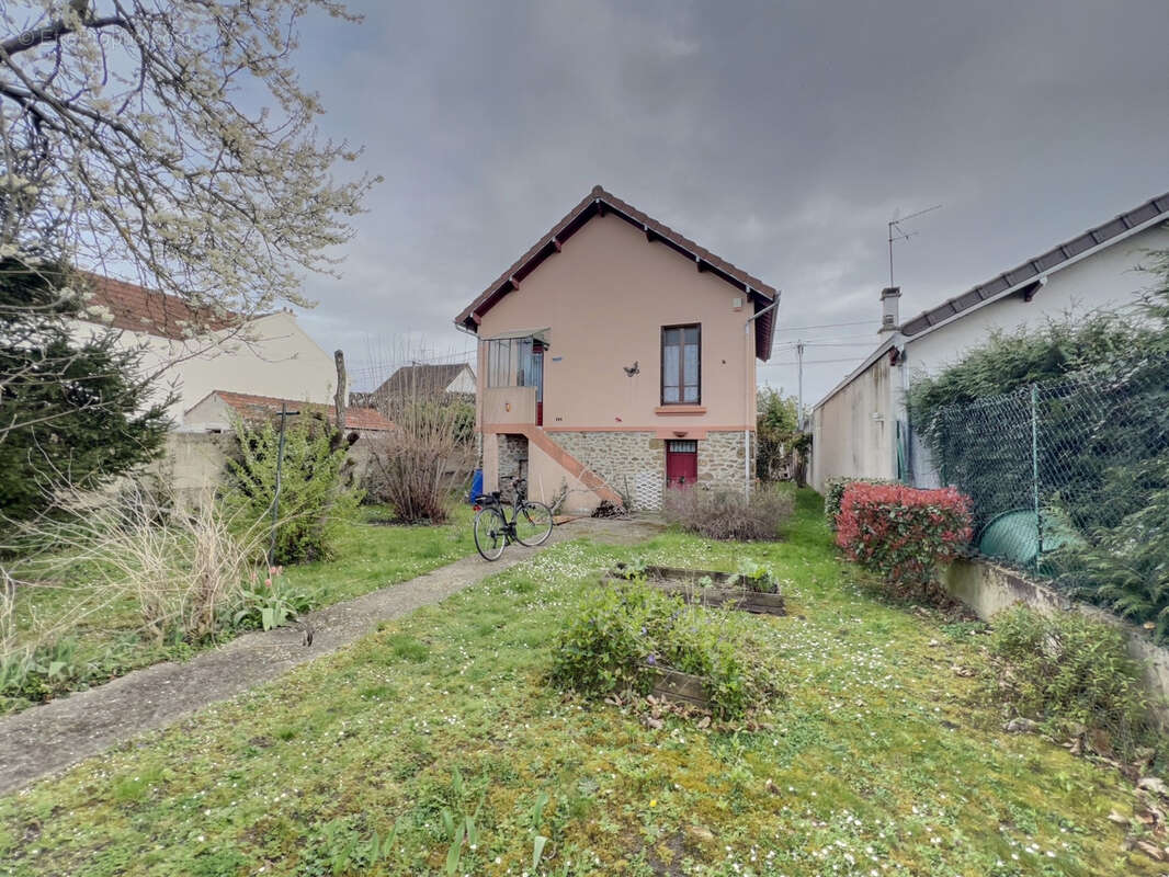 Maison à CHAMPS-SUR-MARNE