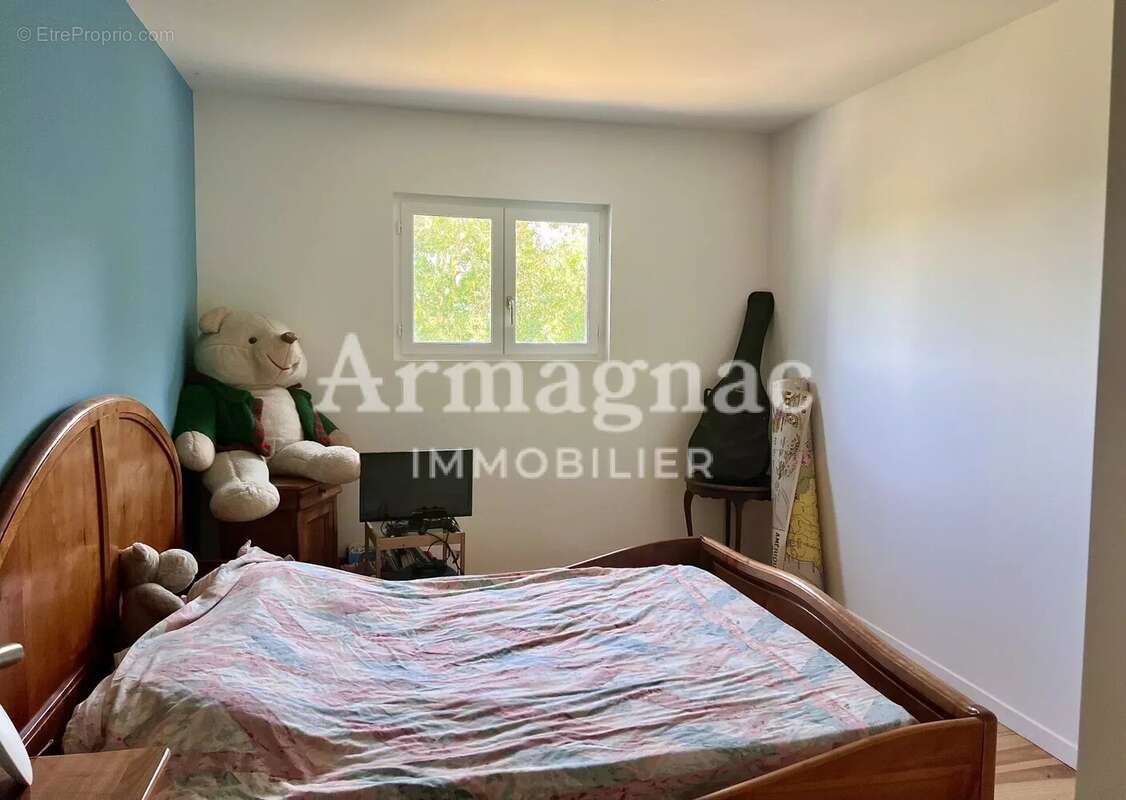 Maison à VIC-FEZENSAC