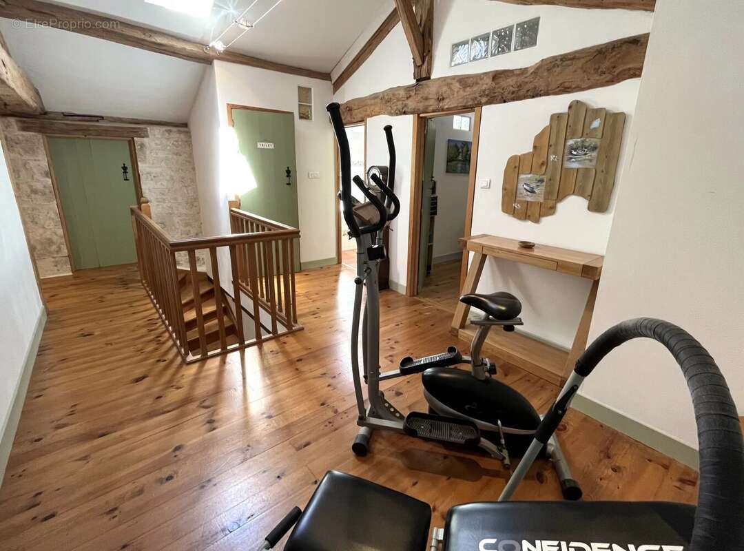 Maison à SAINT-LAURENT-DES-COMBES