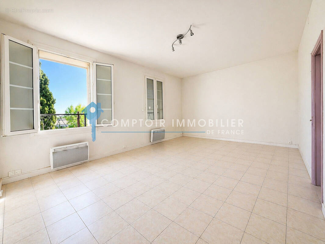 Appartement à VERGEZE