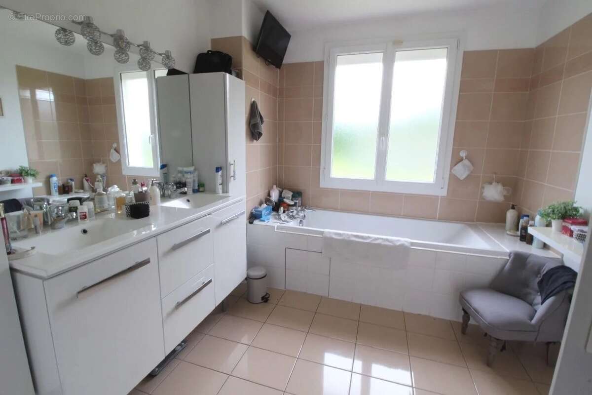 Maison à OZOIR-LA-FERRIERE