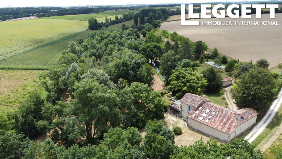 Maison à BARBEZIEUX-SAINT-HILAIRE