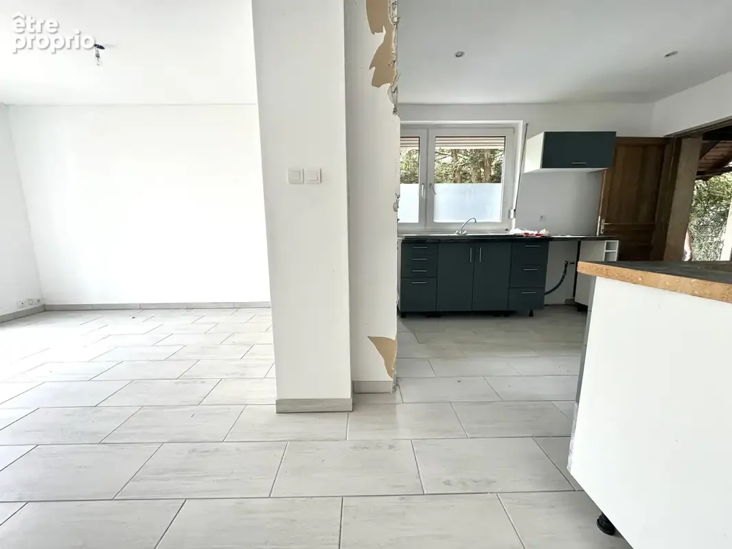 Maison individuelle à finir - 3P - 70m2 - 2 chambres et 21ares de terrain arboré ! - photo 2
