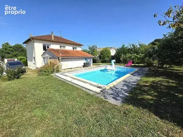 Maison de 120 m2 avec 4 chambres, 2 salles d'eau, une piscine sur un terrain de 828 m2 !!! - photo 2